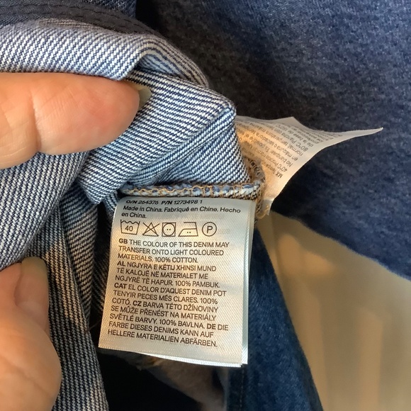 H&M Women’s Pullover Blue Denim Top Side Slits Size Medium - Picture 9 of 9